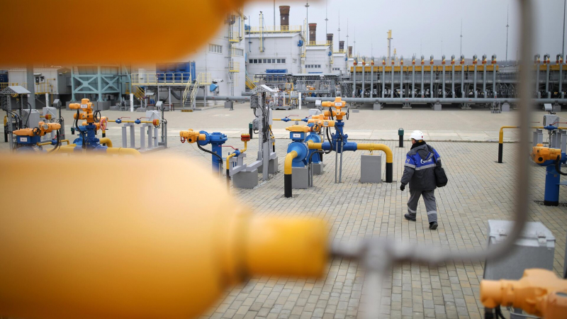 Путин поручил подготовить план развития "Газпрома"